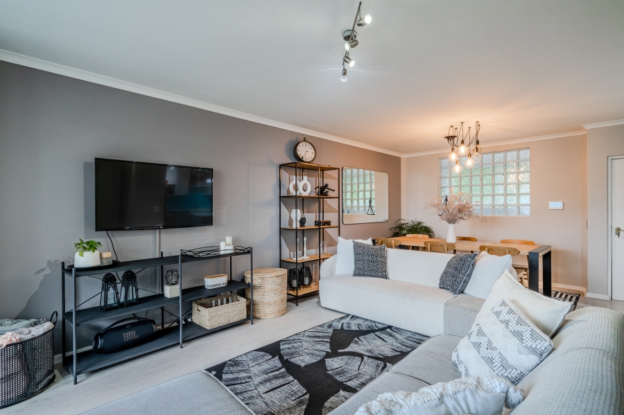 To Let 2 Bedroom Property for Rent in Fresnaye Western Cape